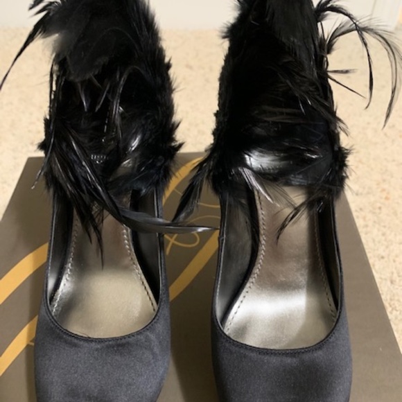 Enzo Angiolini Black Feather Eatorrez Pumps - Picture 2 of 6